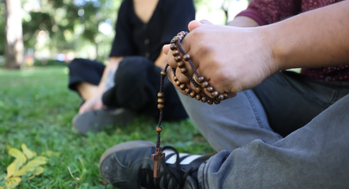 ¿Hereditaria o electiva?: Estudio UC analiza cómo se trasmite la religión dentro de las familias