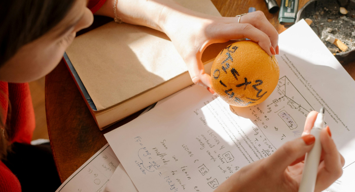 “Simetrías mágicas”, juegos, recorridos y más: UC prepara encuentro masivo para acercar las matemáticas a escolares