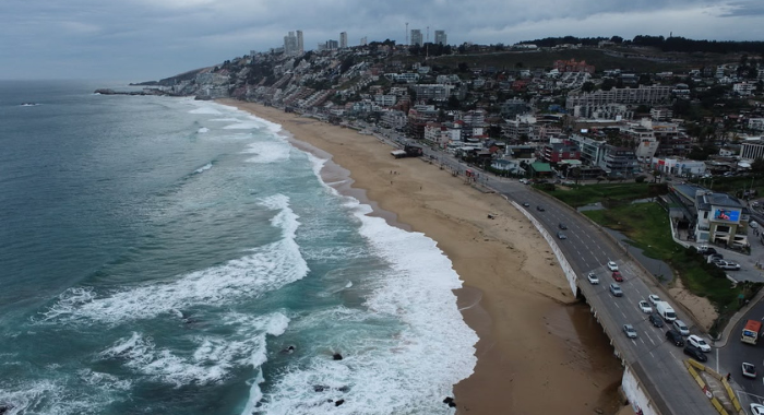 Río atmosférico, marejadas y “mareas vivas”: Observatorio de la Costa UC alerta por tres fenómenos concatenados que afectarán al litoral